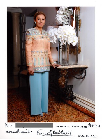 Autographe de Farah Pahlavi